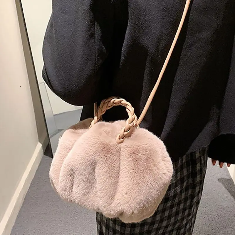 

Cумка на плечо，Модные женские сумочки в форме облаков для девочек, супермягкая сумка через плечо из искусственного меха на шнурке, женская ...