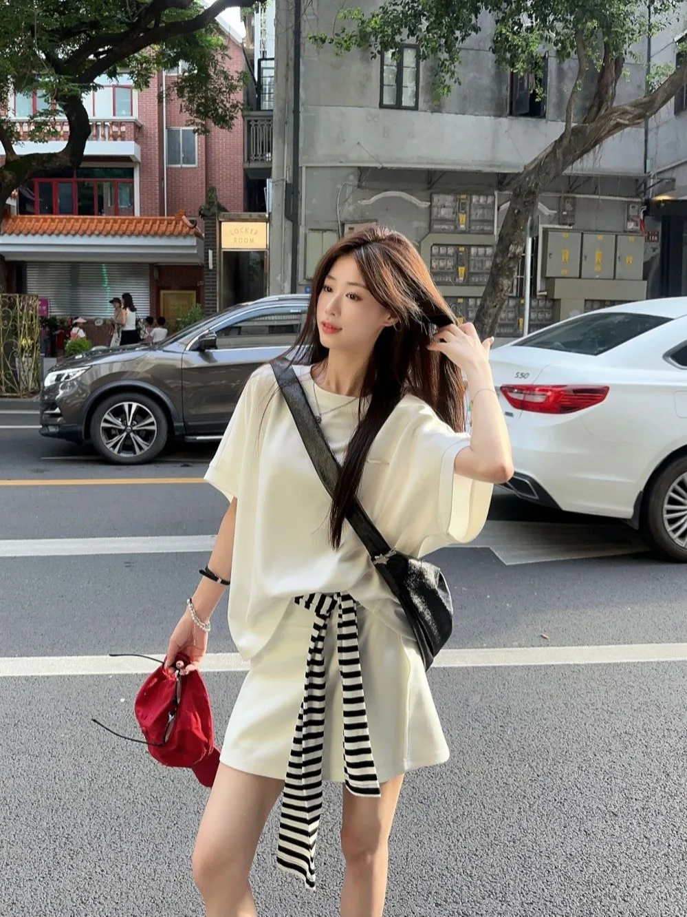 Женская одежда больших размеров для полных девочек летняя утягивающая футболка