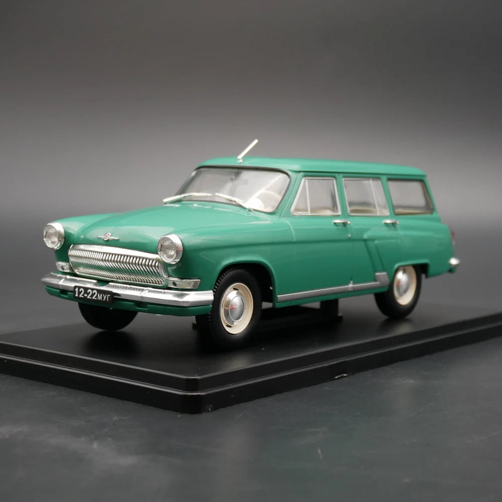 

1:24 Scale Volga GAZ-22 Soviet Sedan Alloy Nostalgia Car Model Ornaments