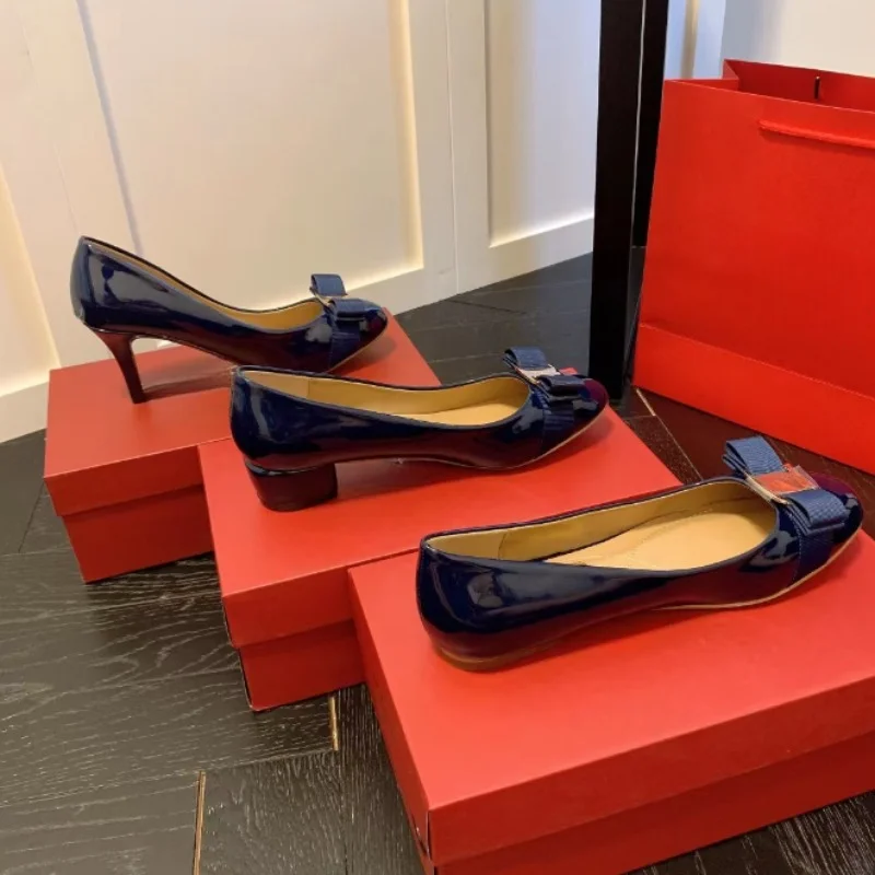 2023 New Round Head Bow Fabric Buckle Middle Heel Low Heel Lacquer Leather Solid Color Shining Comfortable Single Shoe Women