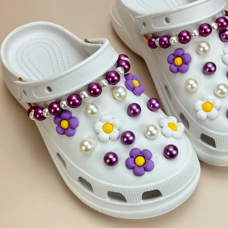 

Hot Sale 1 Set Women's Sandals New Designer Croc Charms Gemstone Cool Kwaii Shoe Decorations Pearl Metal Accessories