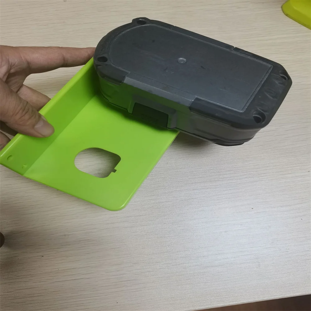 Настенный держатель для батарей и инструментов Ryobi 18 в литиевая батарея