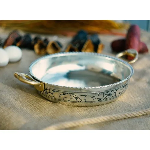 

Copper Concept Carving Embroidered Frilly Copper Pan 24 cm