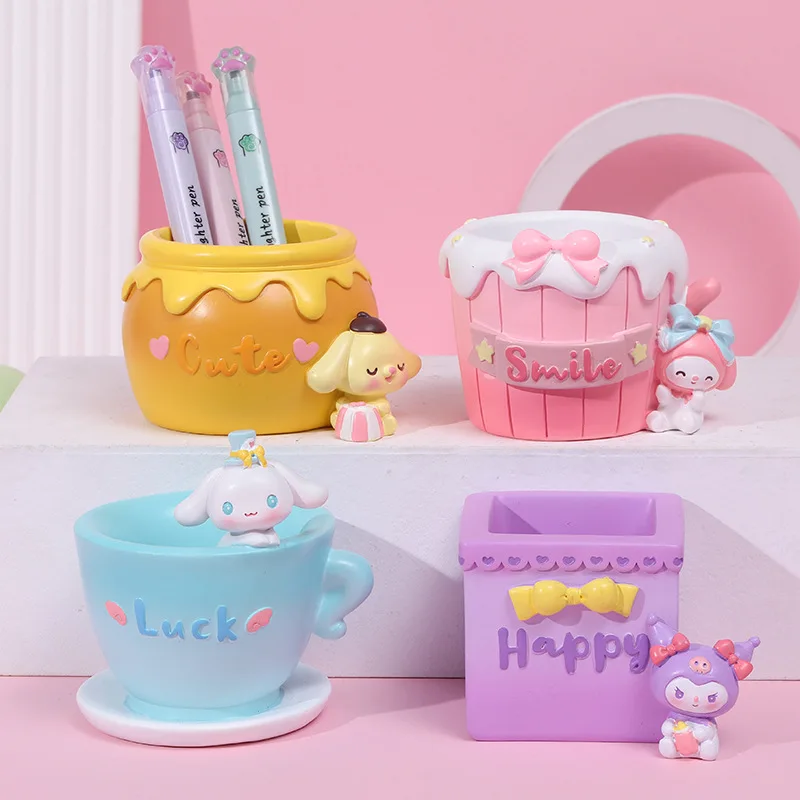 

Новинка Kawaii Sanrio Cinnamoroll Kuromi Mymelody помпон пурин держатель ручки мультфильм Аниме Кукла Декор для комнаты настольная детская игрушка подарок