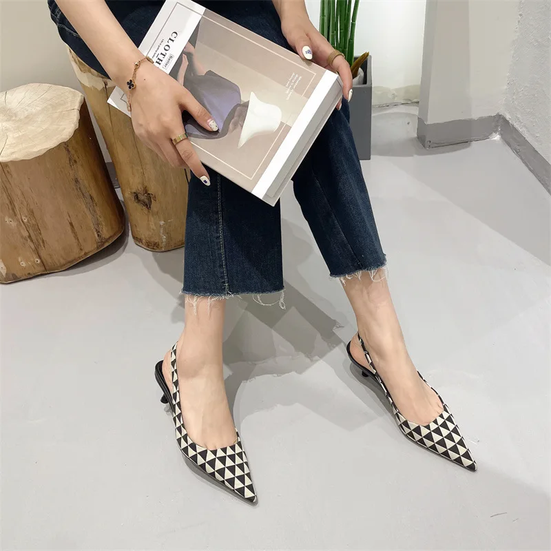 Женские остроносые сандалии Comem однотонные туфли на тонком низком каблуке без