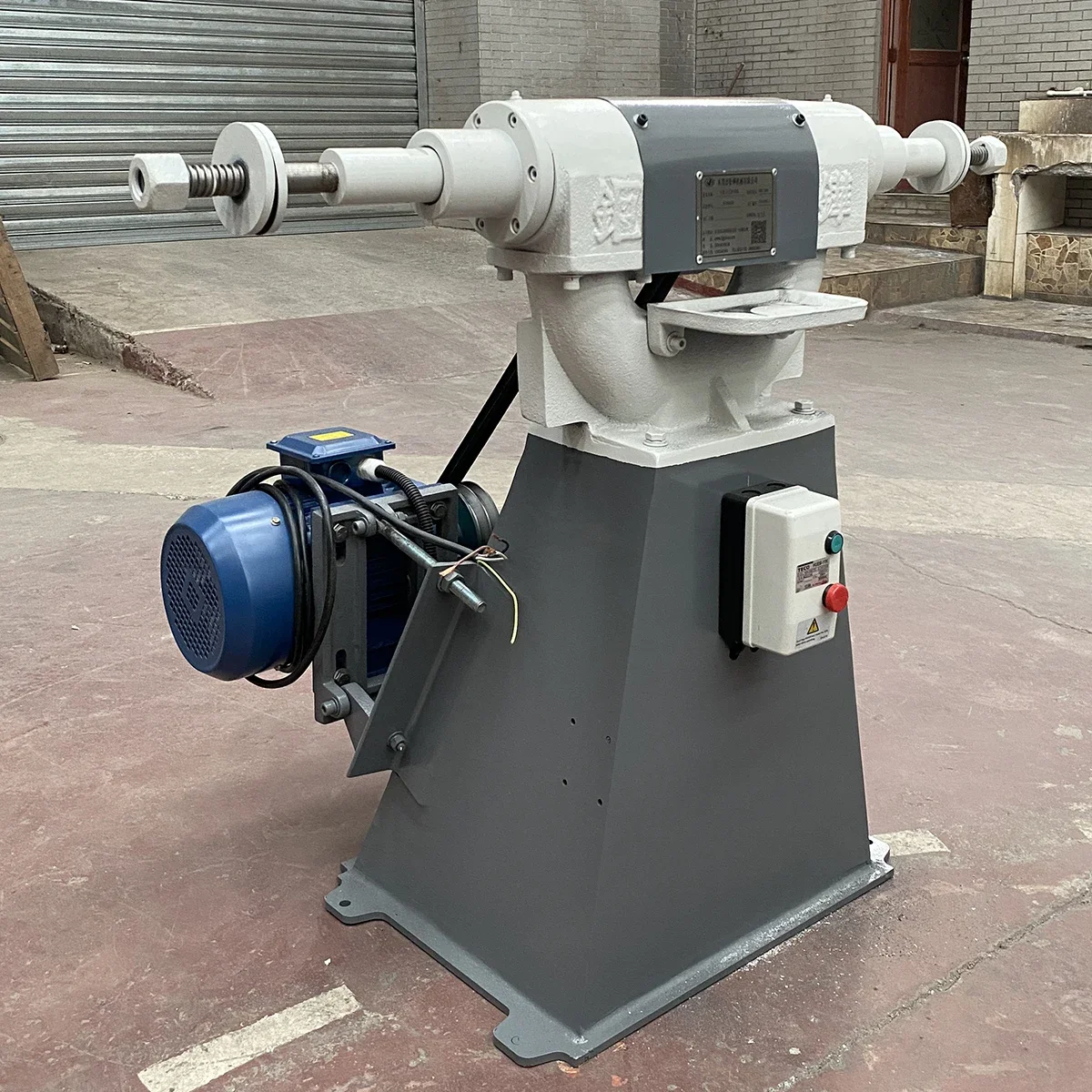 Трехфазная промышленная буферная полировальная машина для применения металла и