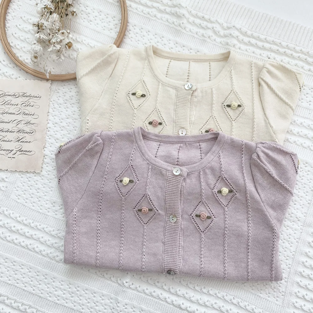 

Однобортный свитер с круглым вырезом, длинным рукавом и воротником-стойкой