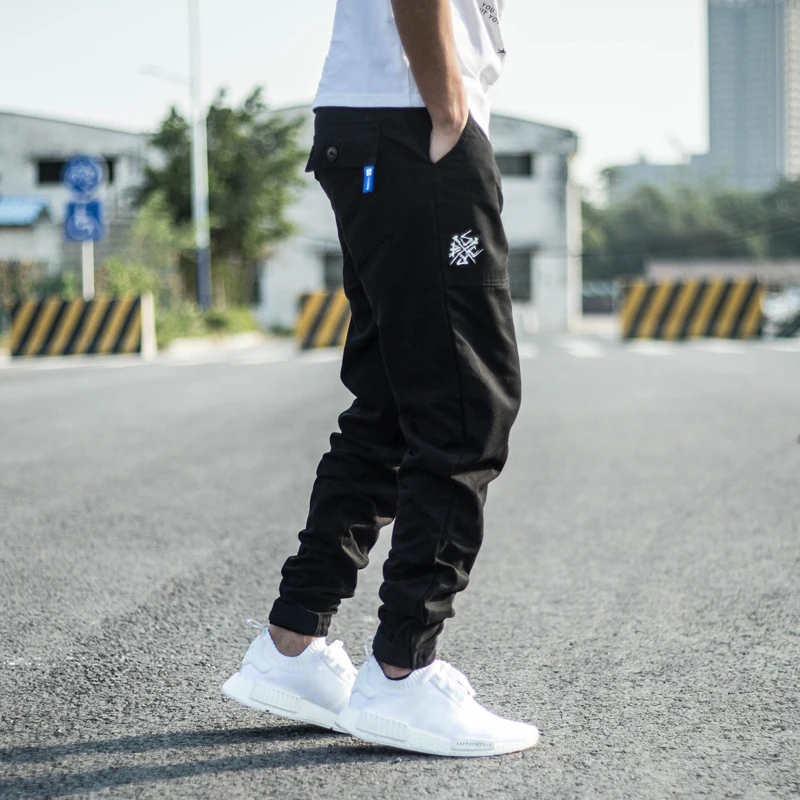Fashion Streetwear Men Jeans Embroidery Designer Multi Pockets Casual Cargo Pants Hombre Hip Hop Joggers Men Leisure Trousers