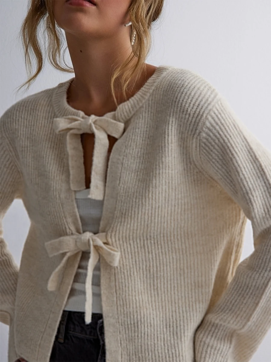Женский вязаный свитер с длинным рукавом и круглым вырезом галстуком-бабочкой