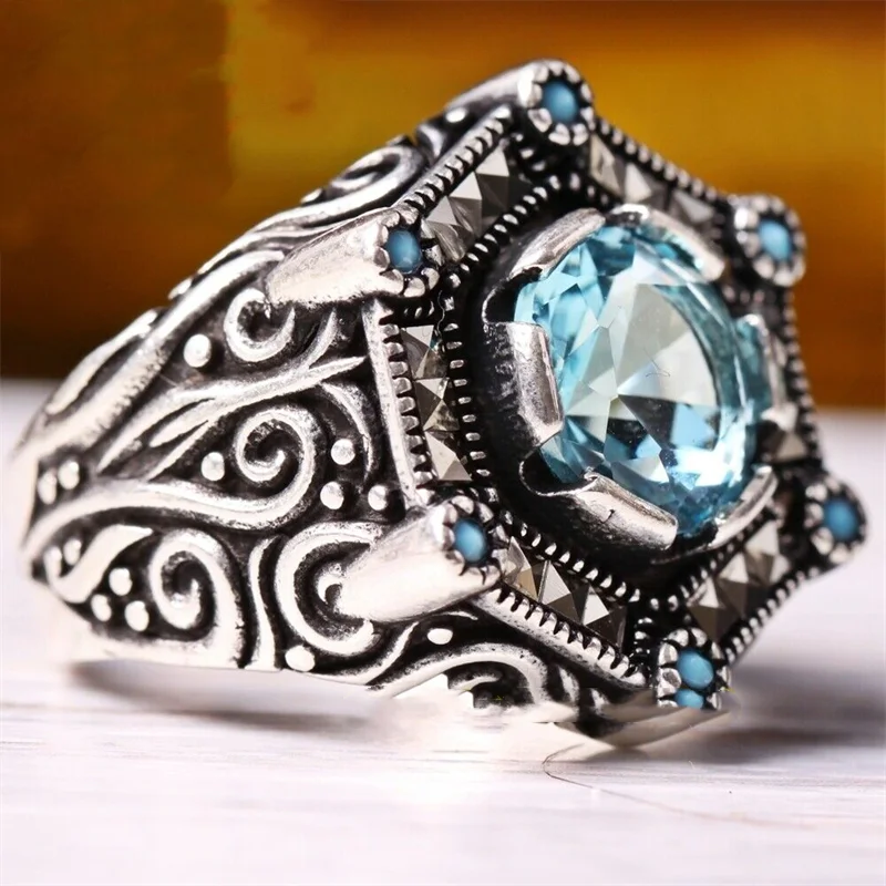 

New Jewelry European and American Simple Gold Edge Black Gemstone Two-color Relief Ring Men's Fashion To Attend The Banquet Ring