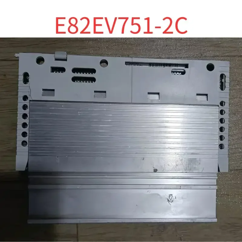 D'occasion E82EV751-2C Сицильный 0 75 кВт 220 В Тест ОК