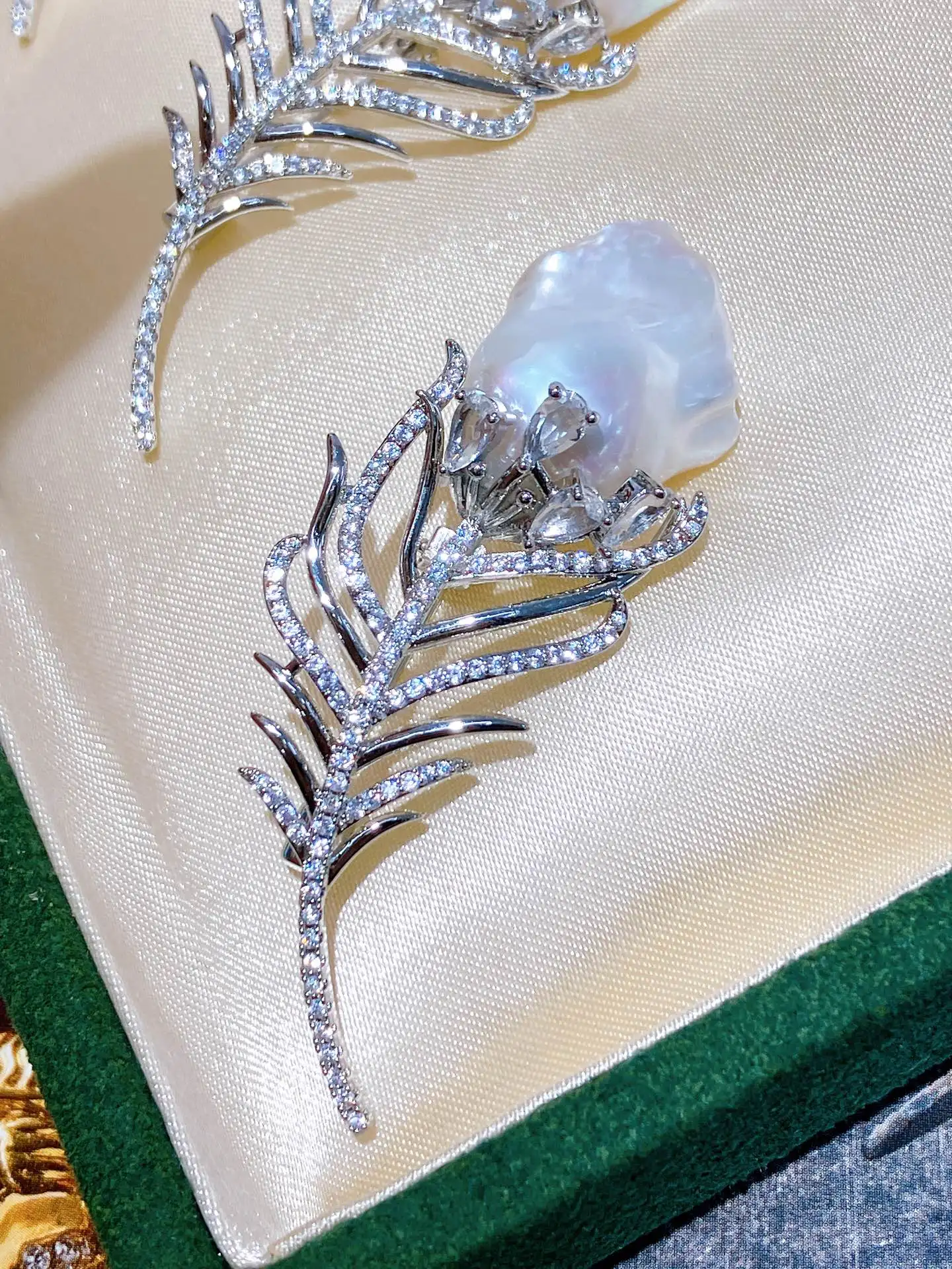 

Женская Брошь с натуральным пресноводным жемчугом, в форме пера