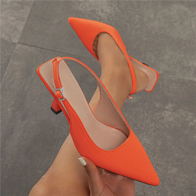 

Женские туфли-лодочки на каблуке 8 см, с ремешком на пятке