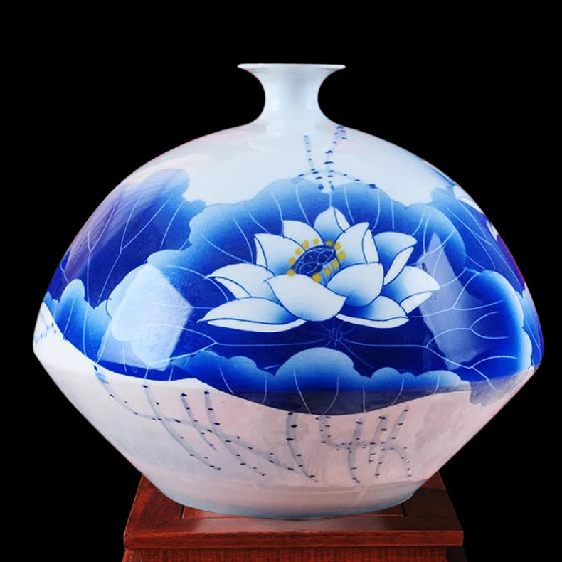 

Jingdezhen blue and white porcelain vase wine bottle 5kg celebrity masterpiece Master Wu Wenhan hand painted peony