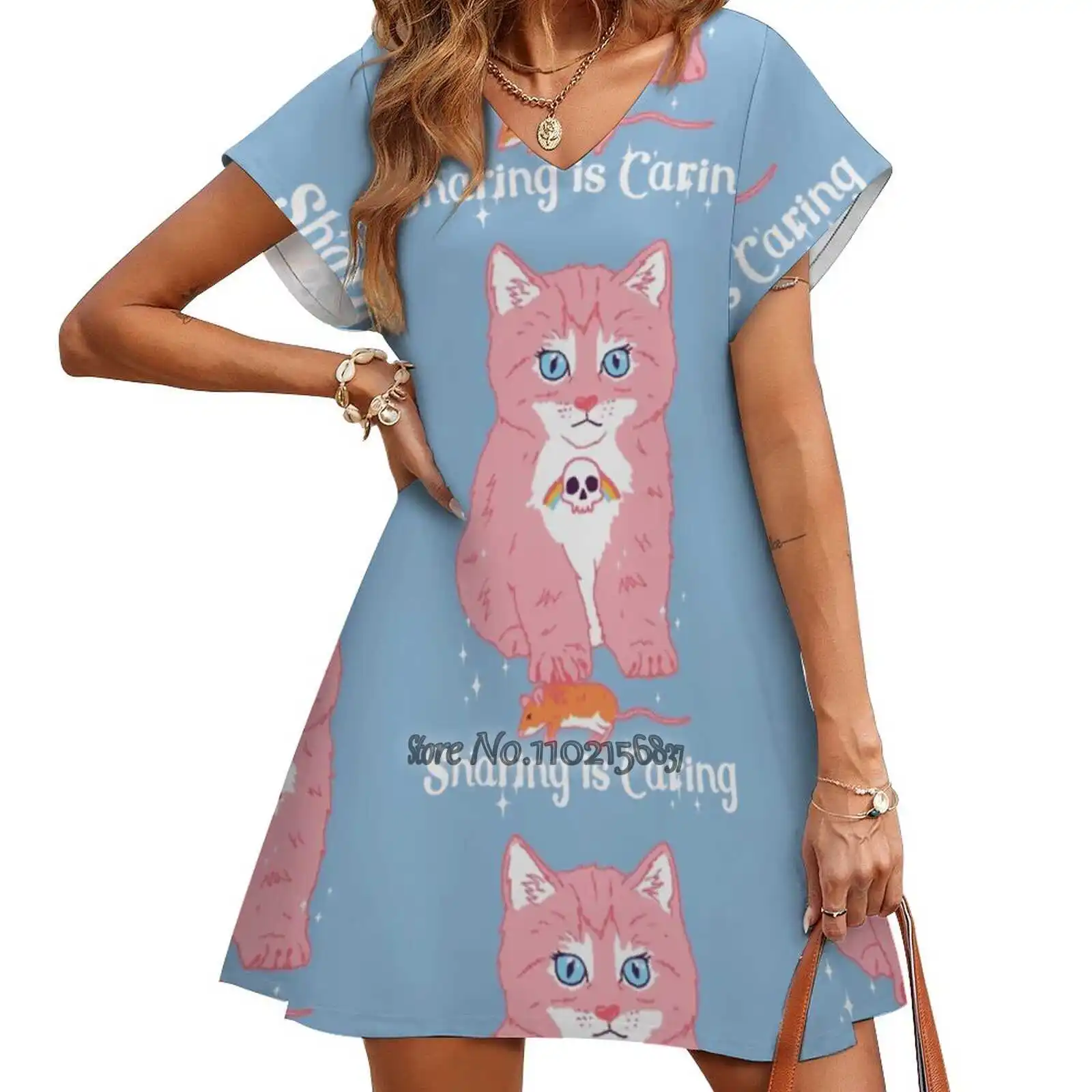 

Женское платье-трапеция с V-образным вырезом и котенком