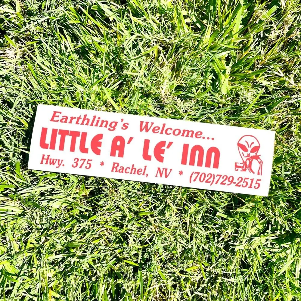Наклейка на бампер Little A' Le' Inn — НЛО Alien NEVADA Area 51 наклейка в винтажном стиле