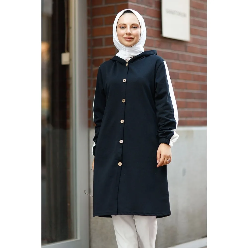 

Черная крышка с капюшоном и отверстиями для пуговиц Dorlie