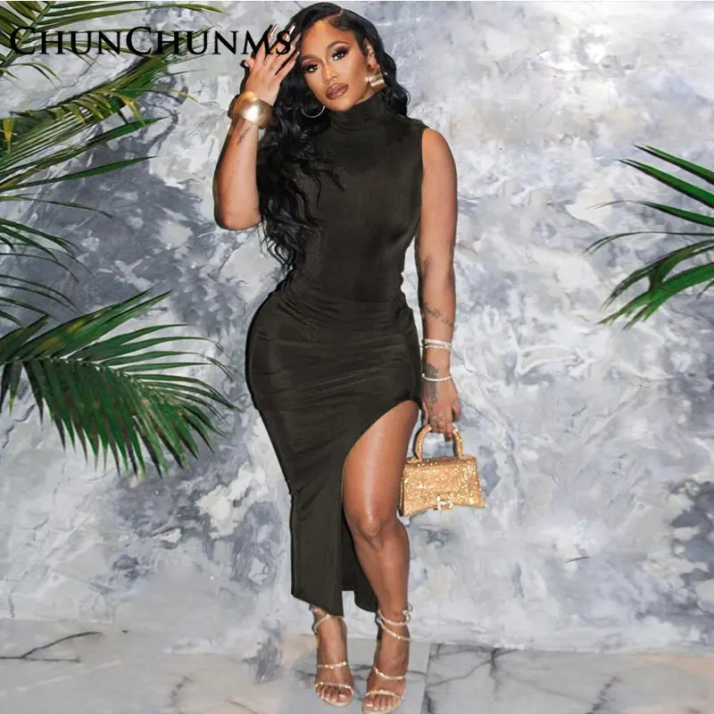 

Платье-футляр женское средней длины с высоким воротом, без рукавов