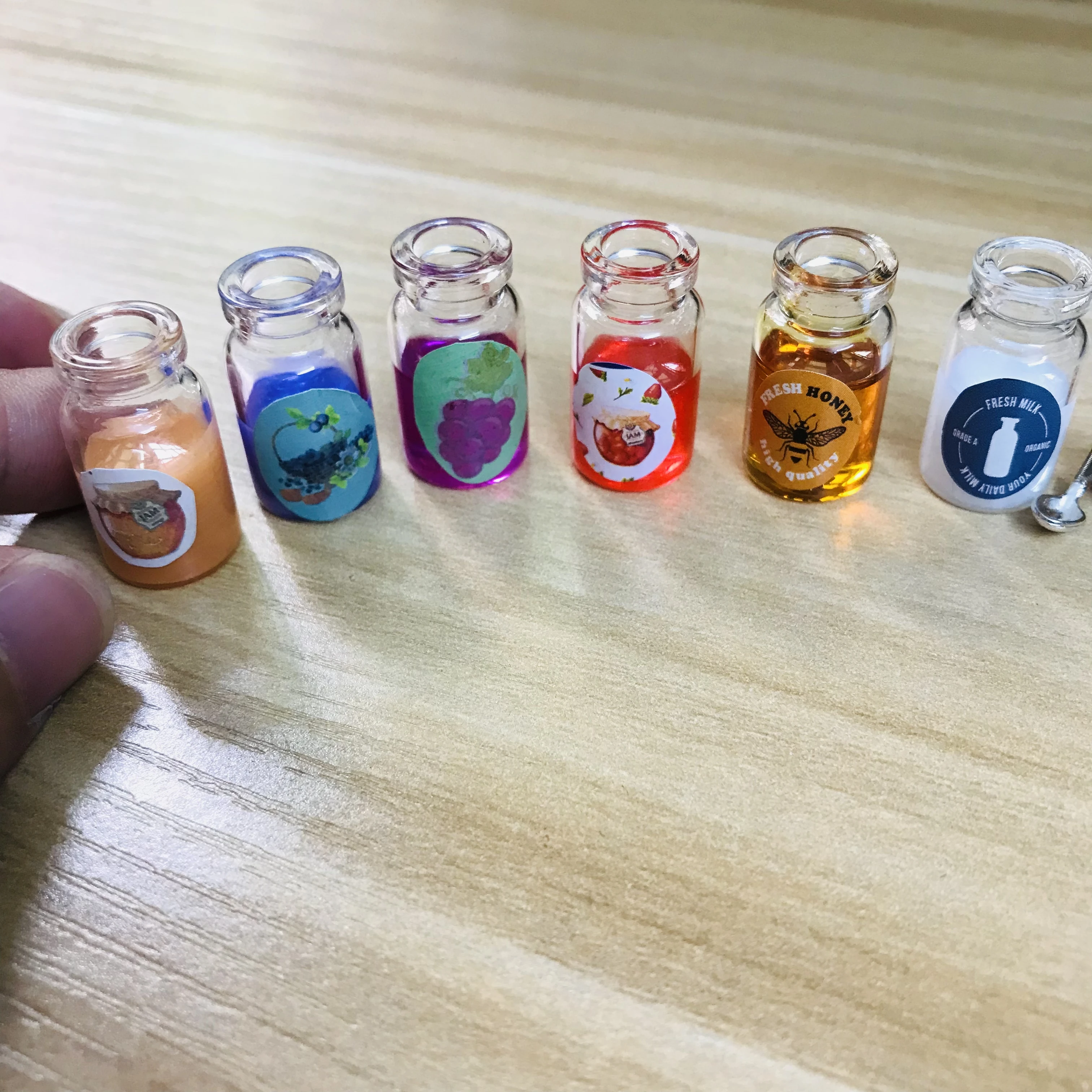 

Новинка 2 шт./компл. 1:12 миниатюрная зернистая пчела мед ролевая еда для кукольного домика кухонные игровые аксессуары