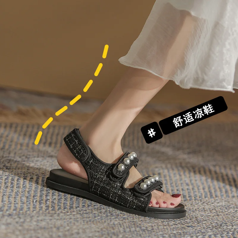Женские босоножки с жемчугом черные однотонные сандалии-гладиаторы на плоской