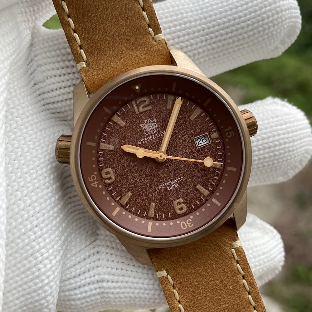 

SD1949S Steeldive Brand NH35 Automatic Movement C3 Green Luminous Bronze Dial 42mm Bronze Case Dive Watch with Leather Strap