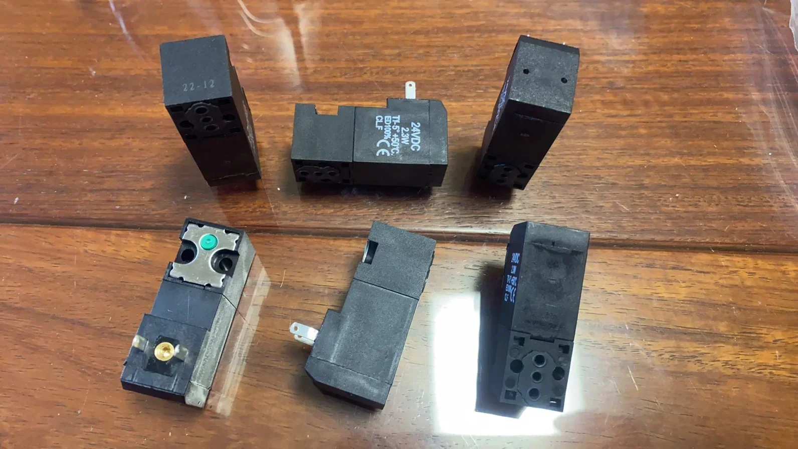 Электромагнитный клапан FIM PNEUMAX N331/R0B N331/0B 3/2NC 7 бар 24VDC2.3W 2 5 W