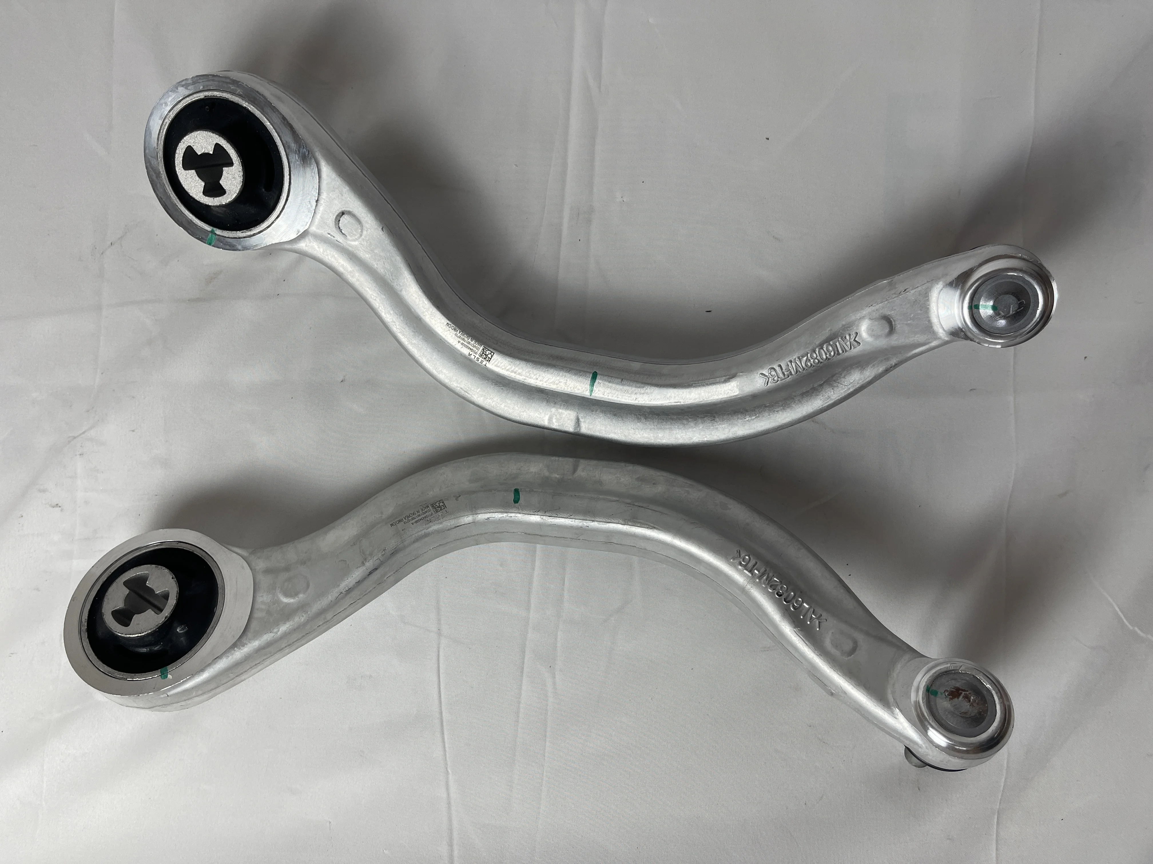 Передний рычаг управления подвеской с шаровым шарниром для Tesla Model 3 Y 1044354-00-A