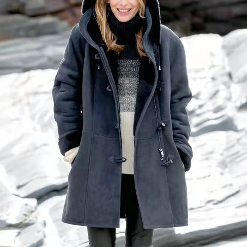 Рисунок 6 - Женское утепленное пальто на пуговицах с гудком