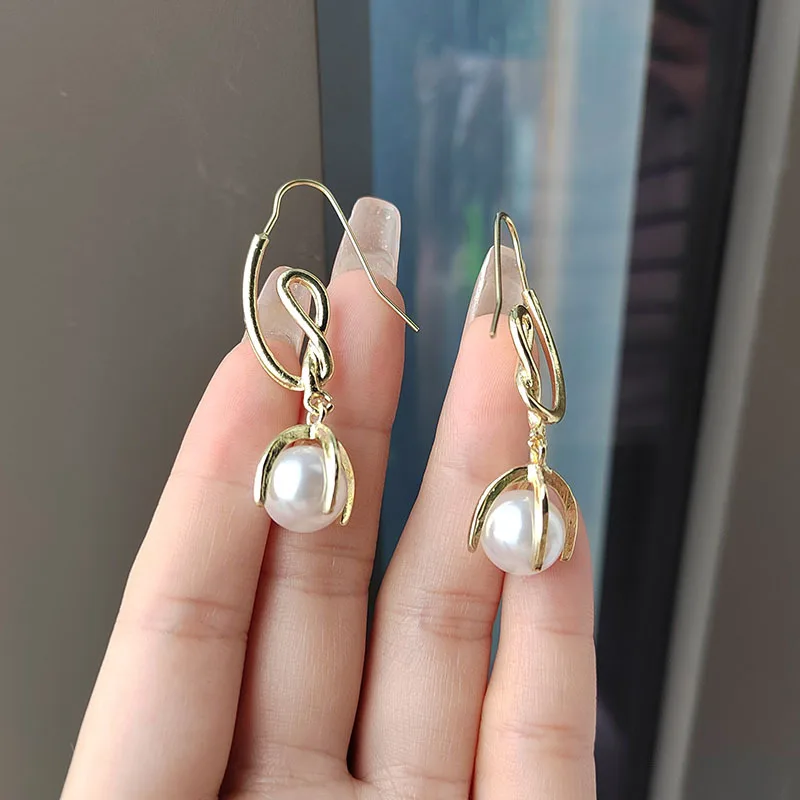 

Gold Color Metal Twist Line Luxury Dangle Earrings Flower Pearl Ear Hook Earring for Women Brincos Pendientes Bijoux Jewelry