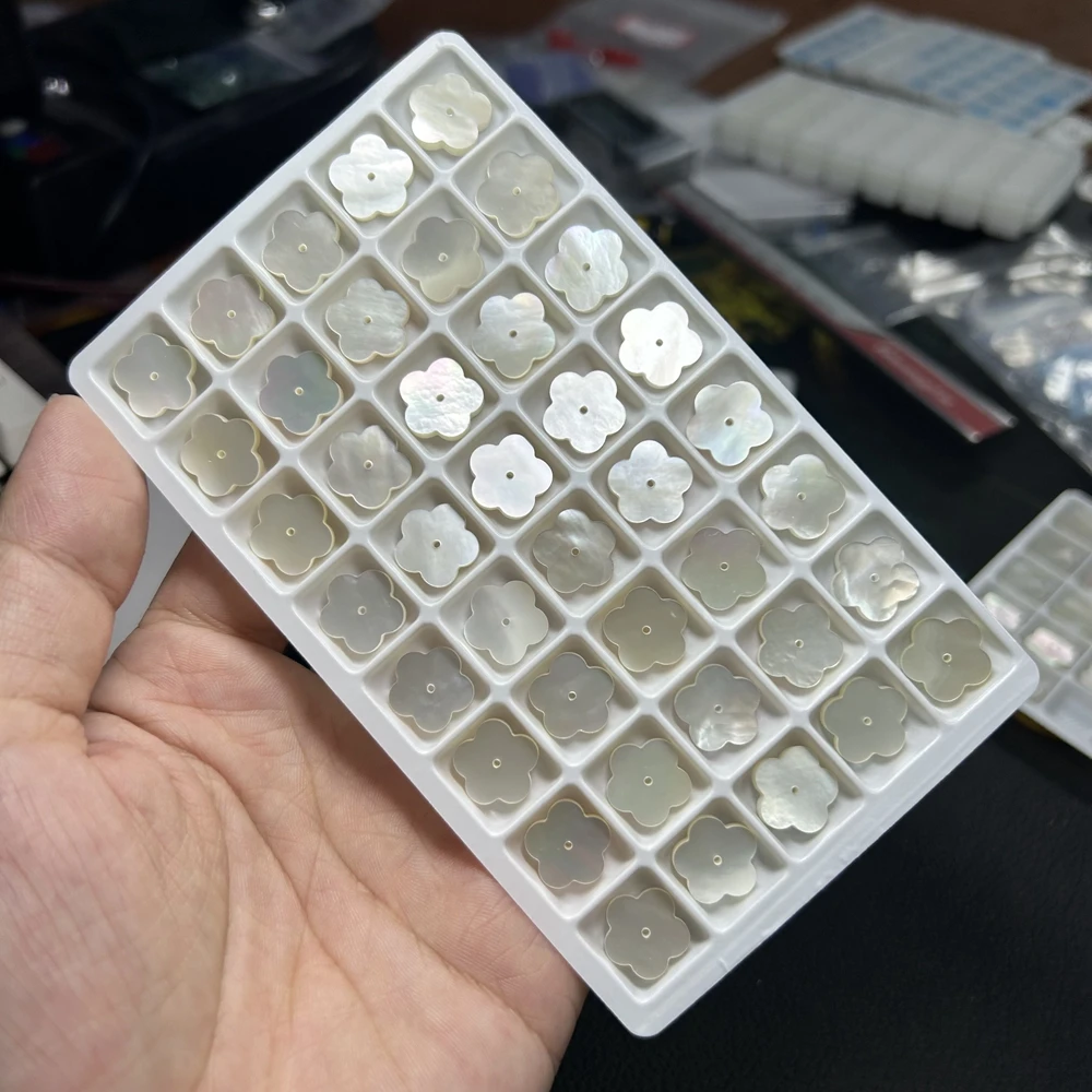 50 шт. 1 сумка 12X12x2 мм натуральный белый перламутр швабра плоские цветочные бусины