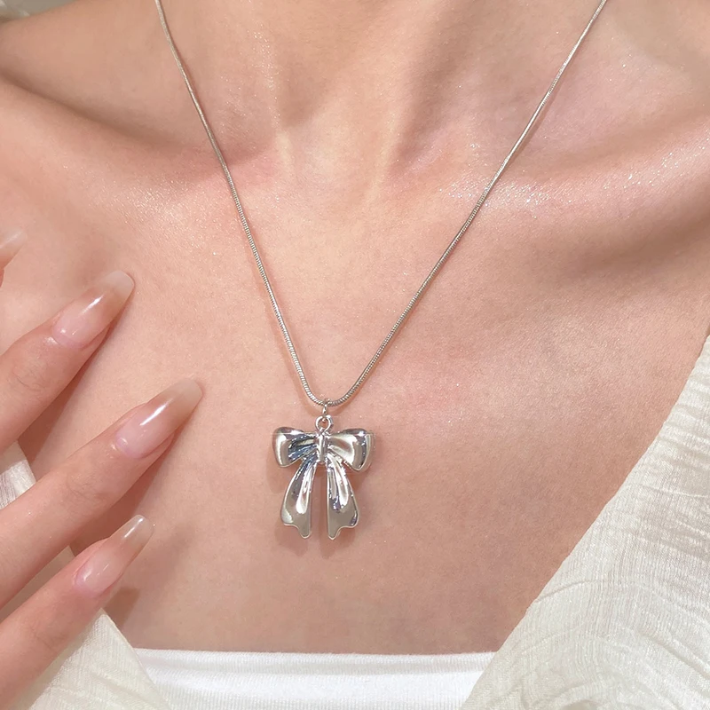 Изысканное металлическое ожерелье с подвеской-бантом для женщин и девушек