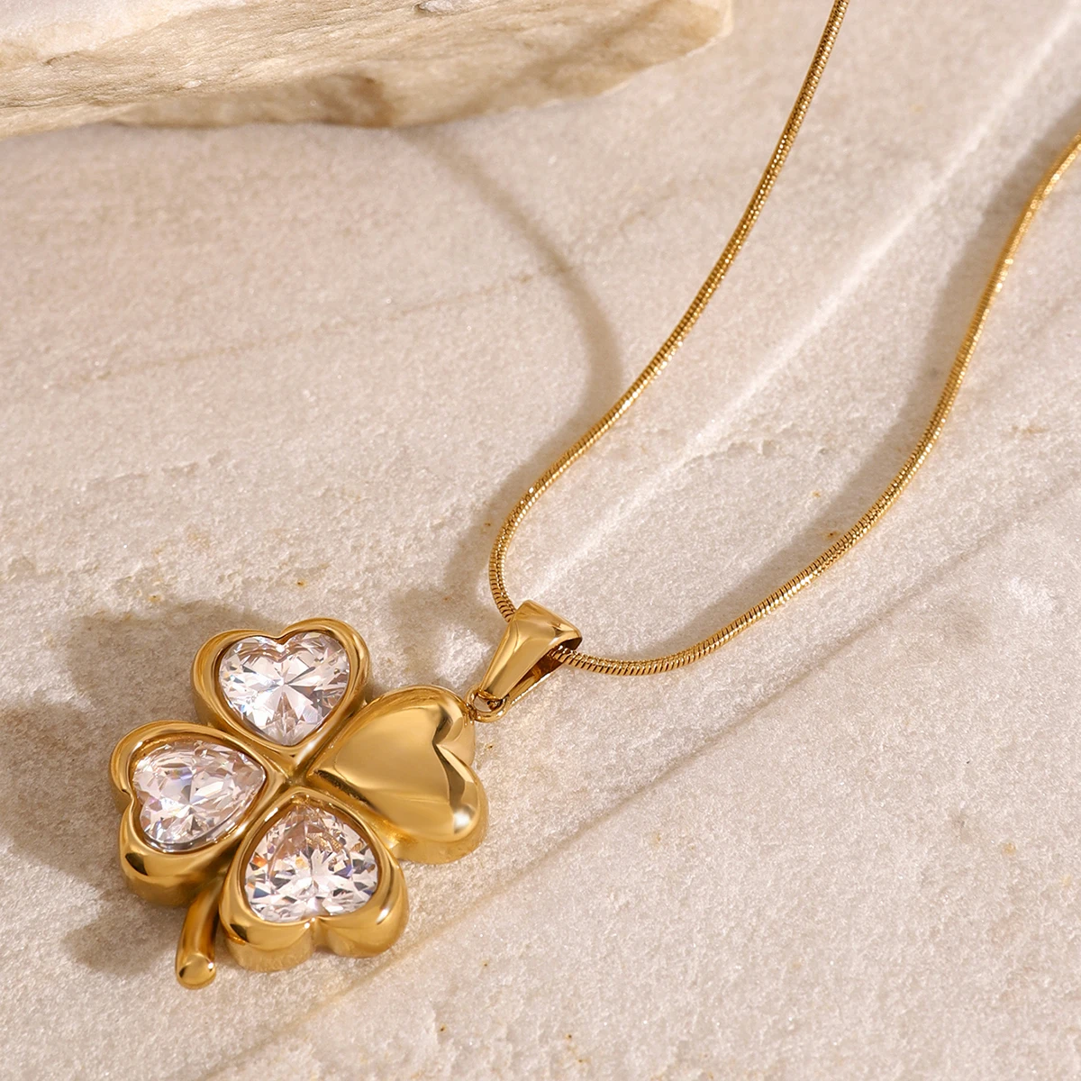 Романтическое Ожерелье В Форме Сердца С Четырьмя Листами Клевера Кулон Uworld Белым