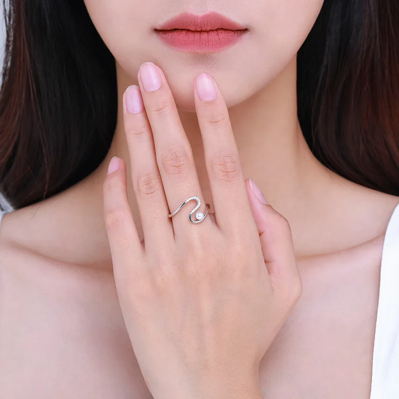 Женское кольцо из серебра 925 пробы с искусственным жемчугом