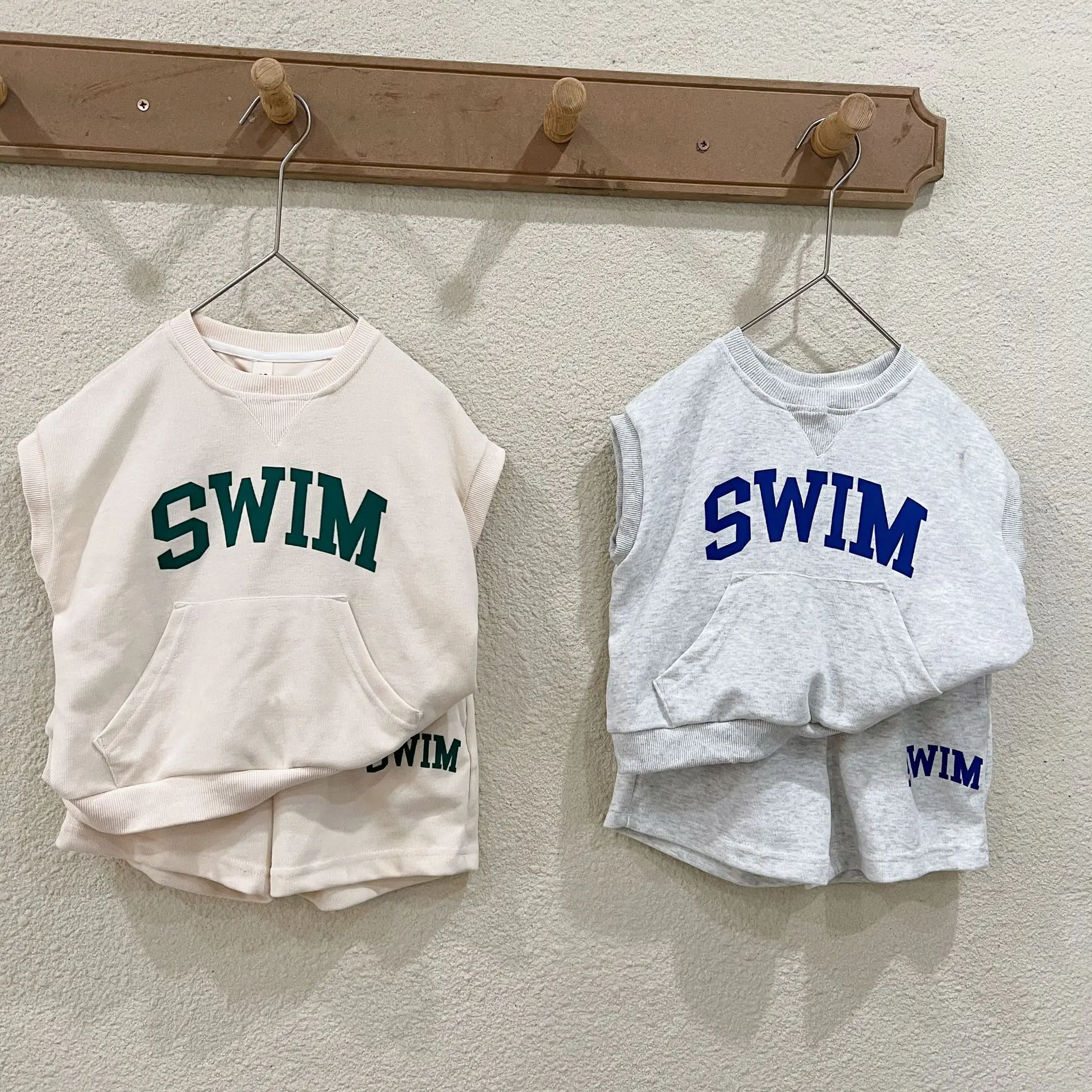 

Summer Children Letter Print Tracksuit Boy Girl Baby Big Pocket Vest Suit Kid Casual Sleeveless Tops + Shorts 2ps Infant Clothes