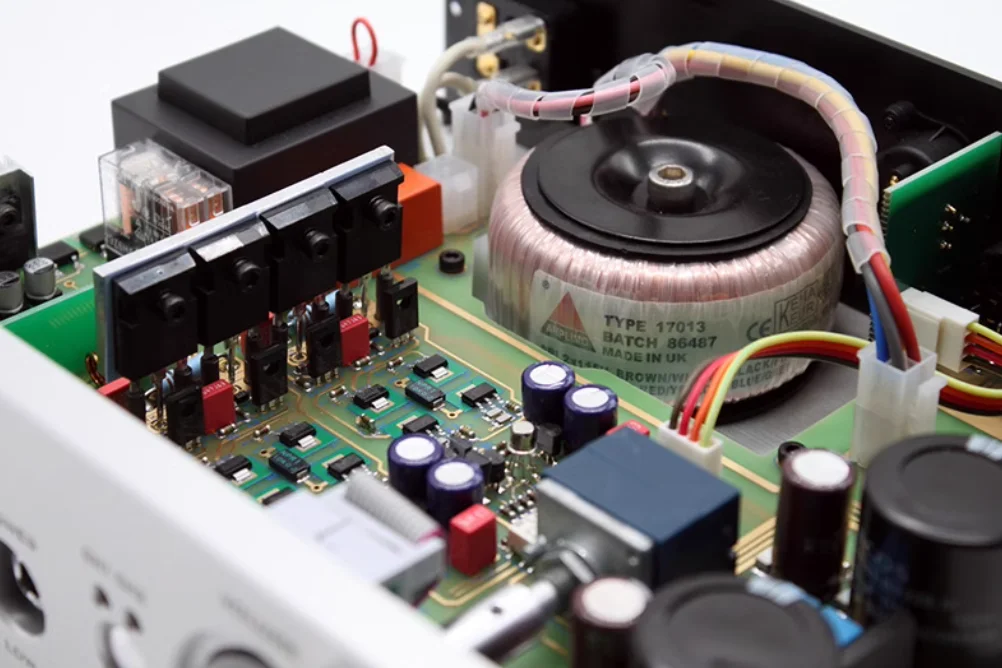 Настольный сбалансированный усилитель для наушников KINKI Sudio THR-1 Fever (ссылка на