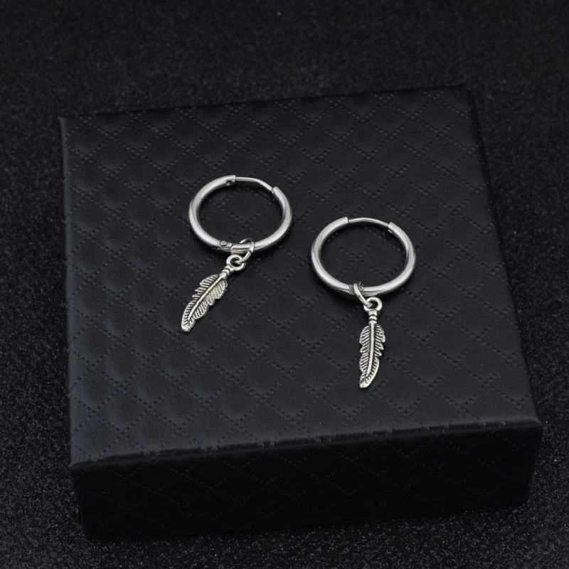

Hot Korea Fashion Lovely Mini Leaf Feather Hoop Earrings Vintage Punk Men Ear Jewelry Women's Design Earring Gift