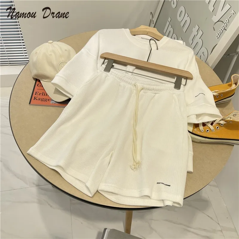 

Женский комплект из двух предметов Namou Drane, тонкая Толстовка с коротким рукавом и принтом, футболка с круглым вырезом и шорты с широкими штан...