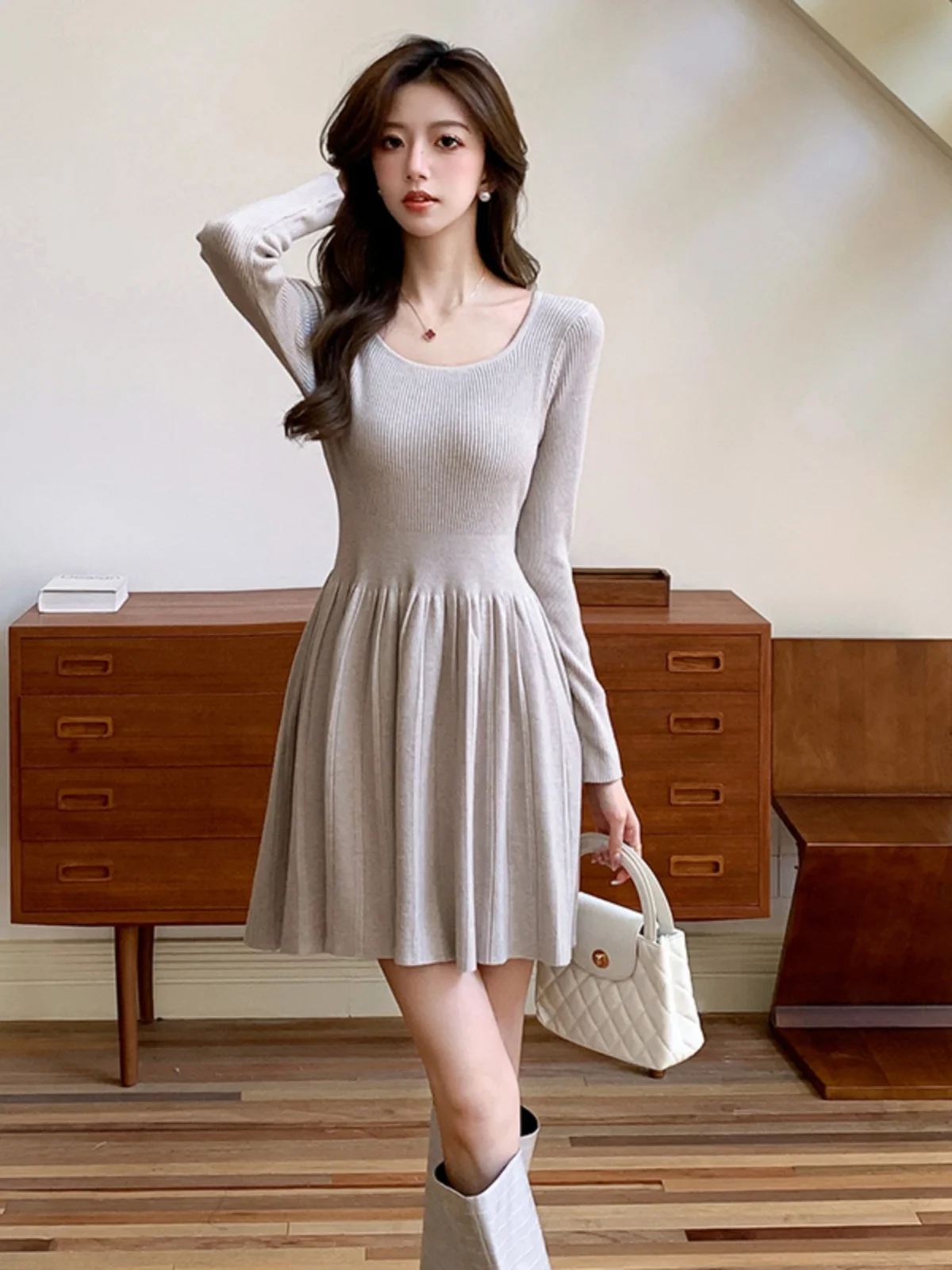 Трикотажное платье с длинными рукавами во французском стиле женское