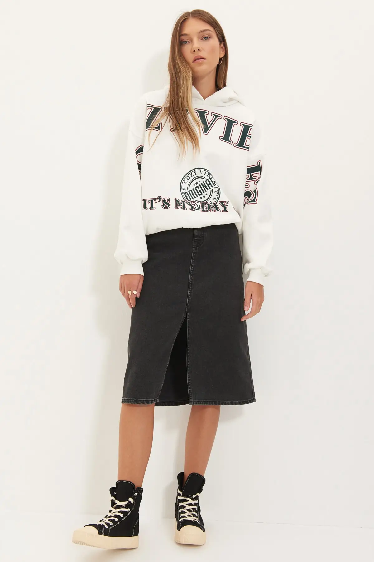 

Trendyol Hooded Printed Knitted Sweatshirt TWOAW22SW0688