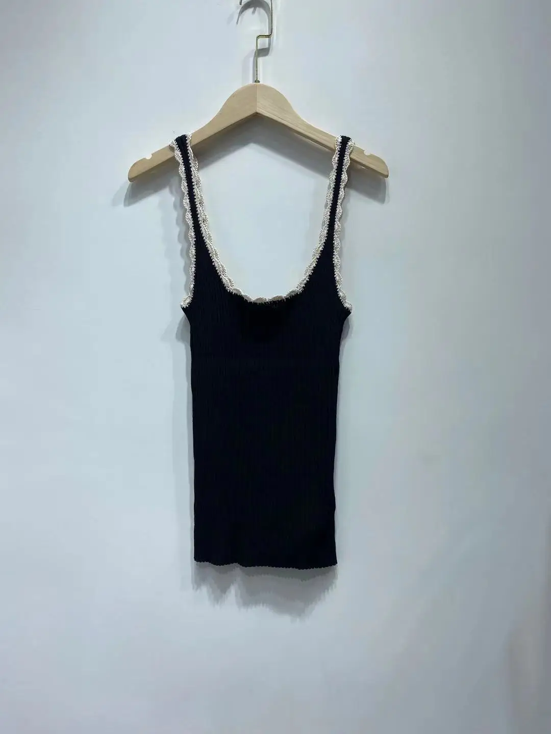 

Women Camis Contrast Color Strap Square Collar Sleeveless Knitted Camisole
