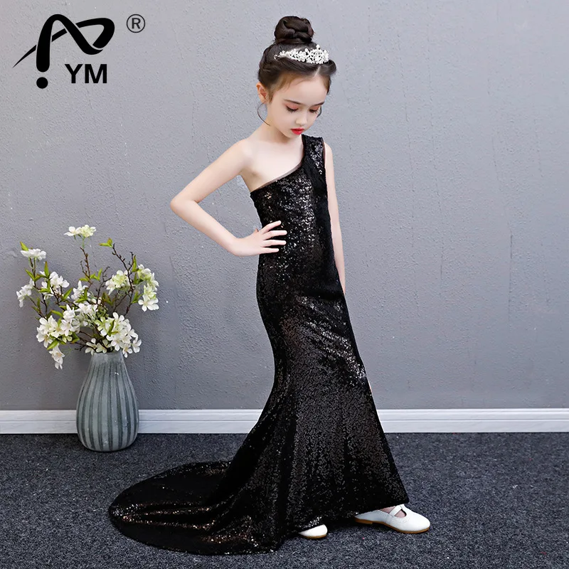 

Платье-футляр черное с блестками, на Возраст 3-14 лет