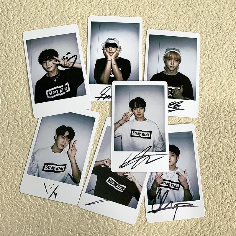 

KPOP STRAY KIDS Autographed LOMO Card Random Small Card Bonus Peripheral Small Card Postcard photocard