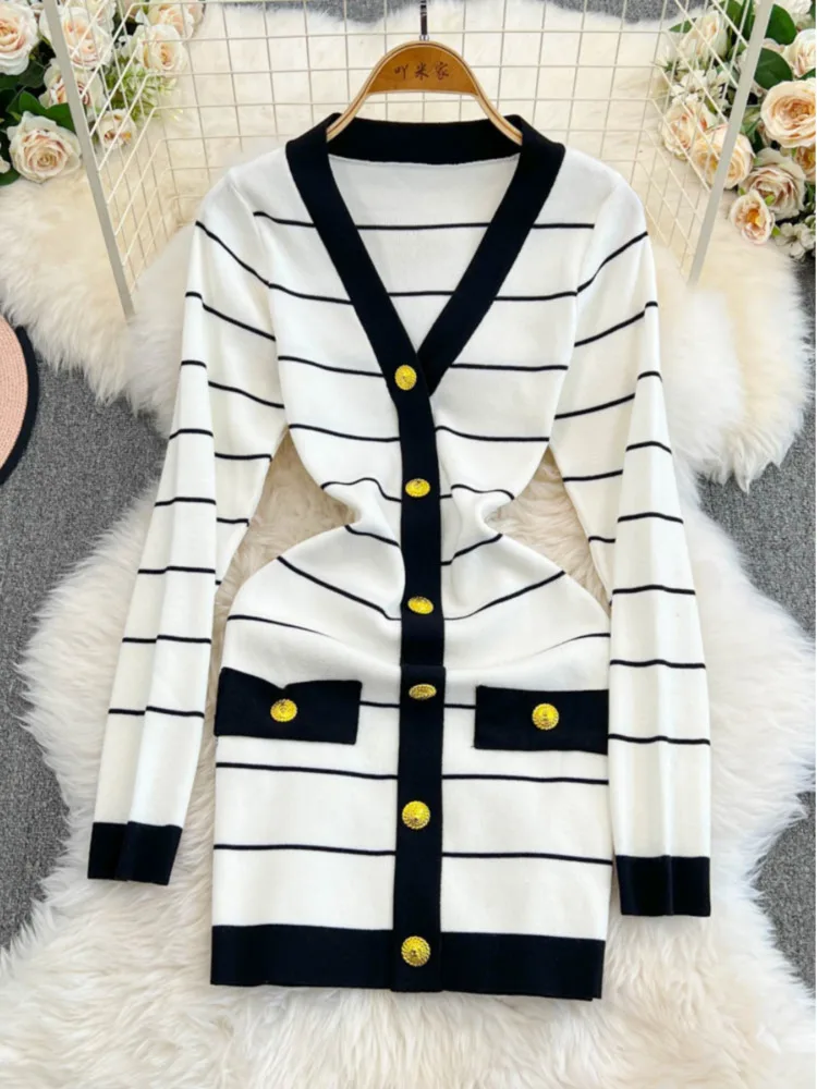 Женское трикотажное мини-платье с длинным рукавом и V-образным вырезом