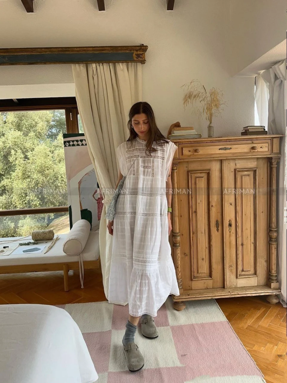 

Женское длинное Хлопковое платье с вышивкой и круглым вырезом