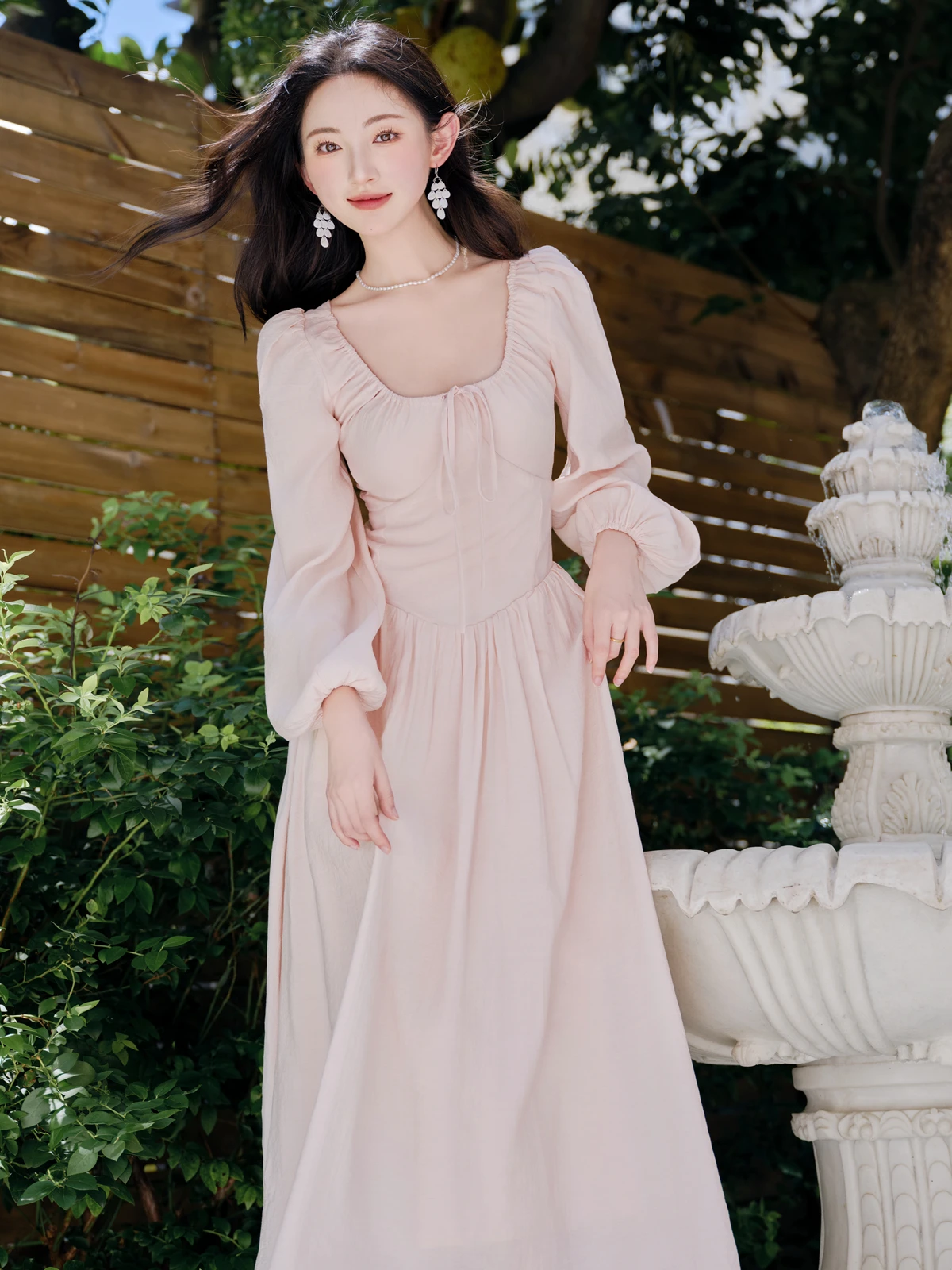Милое розовое платье с французским вырезом нежный ветер осень 2024 новое длинное