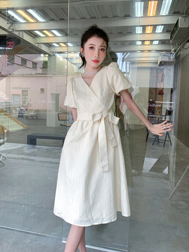 

LANMREM Puff Sleeve Dress For Women Knee-length V-neck Loose High Waist Dresses Female Fashion 2022 New Spring Summer 2N402