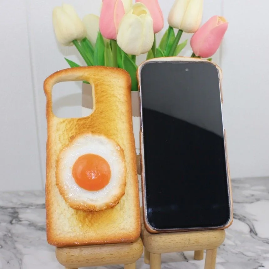 Original personalized simulation toast butter fried egg PC hard shell phone case suitable for Apple 14promax protective case