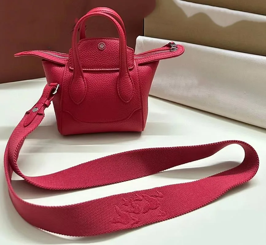 

Smiling Face Bag for Women 2023 New Fashion This Year, High Quality French Style, Small Market Fashion, Light Luxury Handheld Cr
