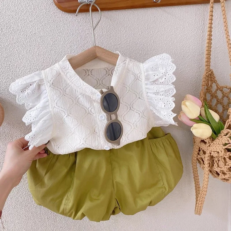 

Girls' suit 2023 Summer New Korean version Girls' Cute Flying Sleeve Lace Top and Pumpkin shorts two-piece set children's wear