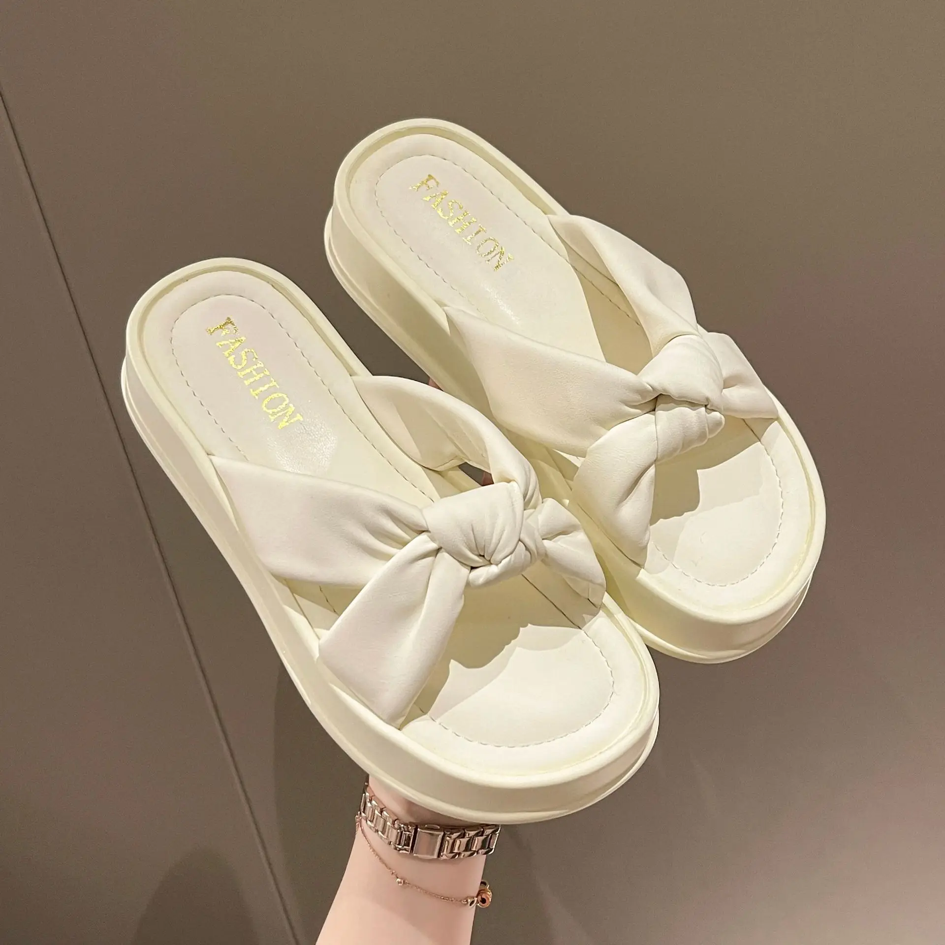 

Sandals Summer New Women Slippers Wedges Platform Beach Flip Flops Trend High Heels Ladies Shoes Pumps Thick Slides Mujer